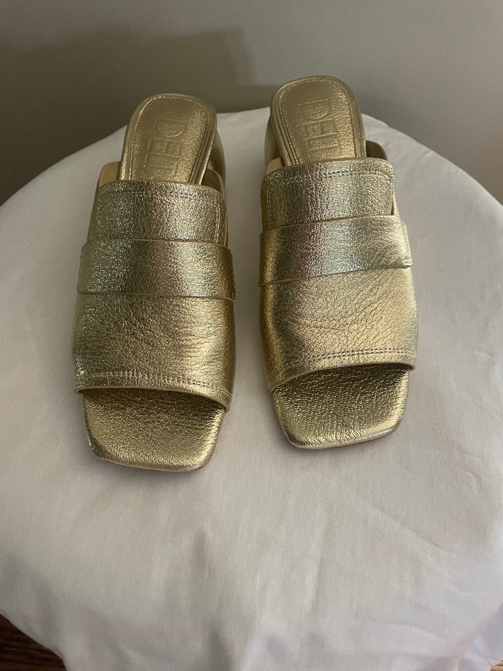 Deltan gold shoes